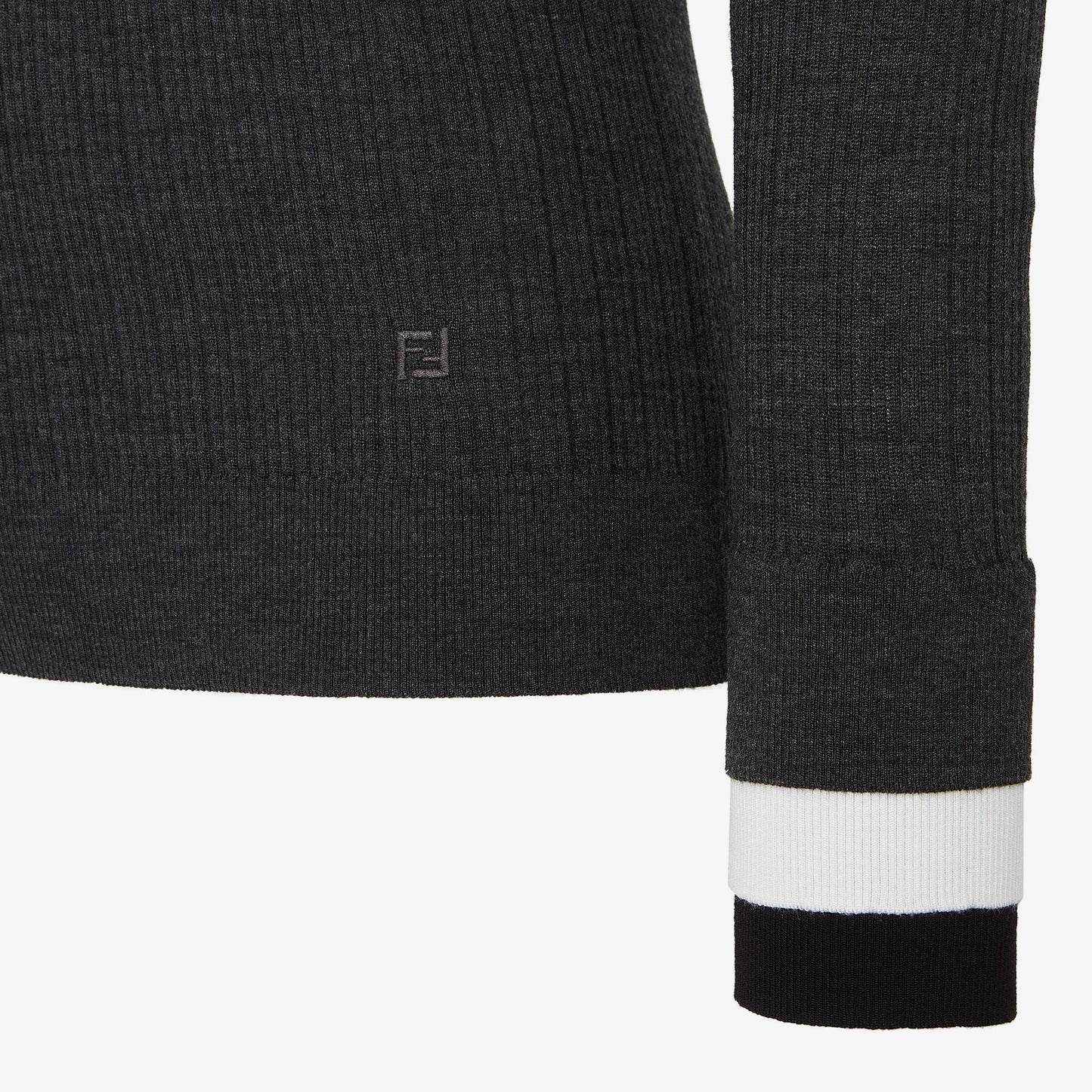 FENDI                                         Jumper
Grey wool jumper